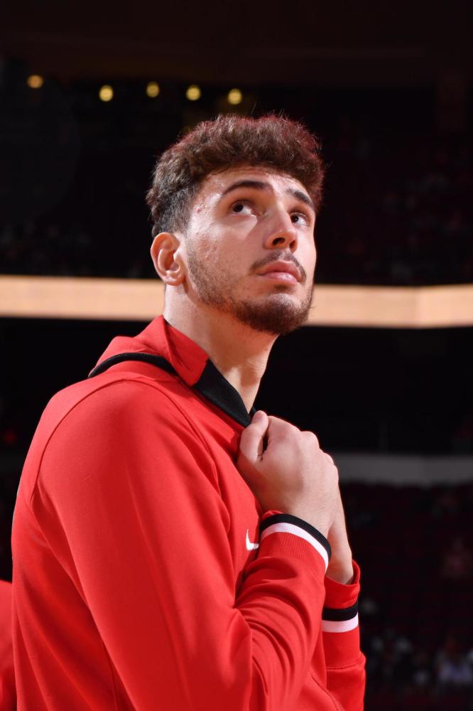  勒沃库森核心伤退，主帅批医疗组失职  