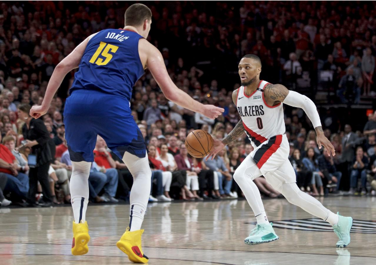  湖人险胜勇士，晋级总决赛在望  